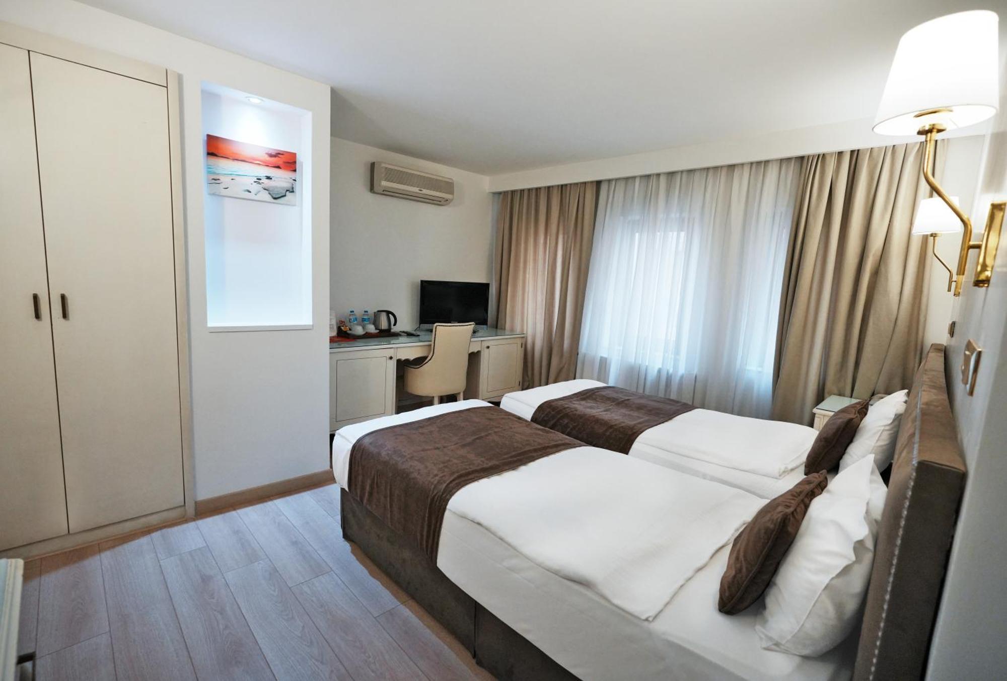 Taximtown Hotel — Photos 1